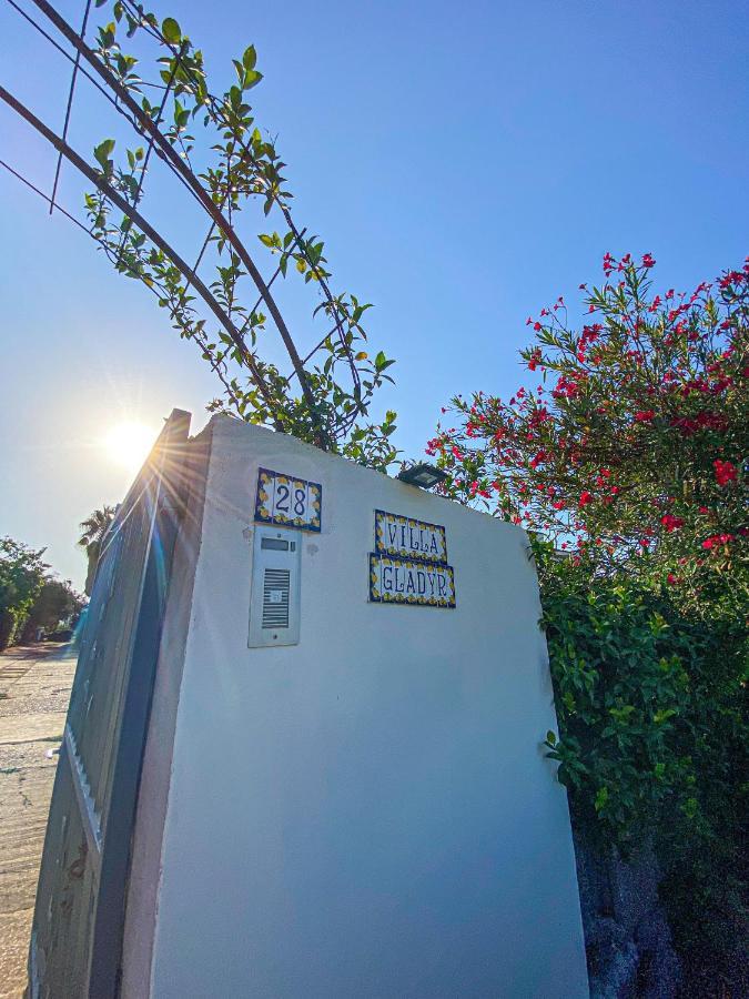 Villa Gladyr Lotzorai Exteriér fotografie