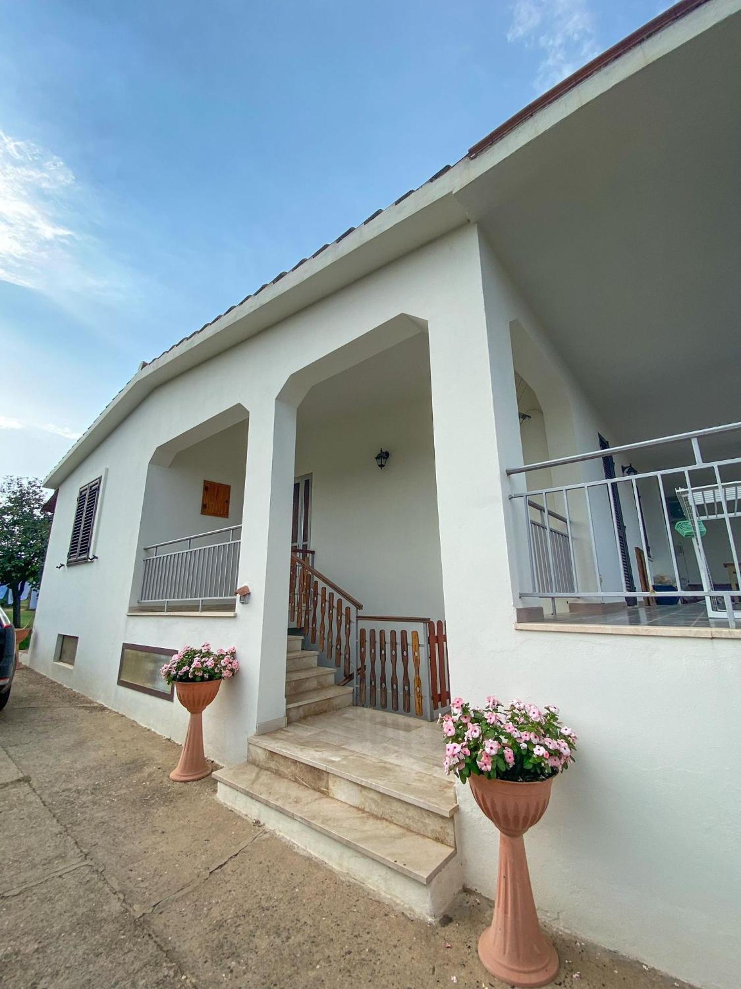 Villa Gladyr Lotzorai Exteriér fotografie